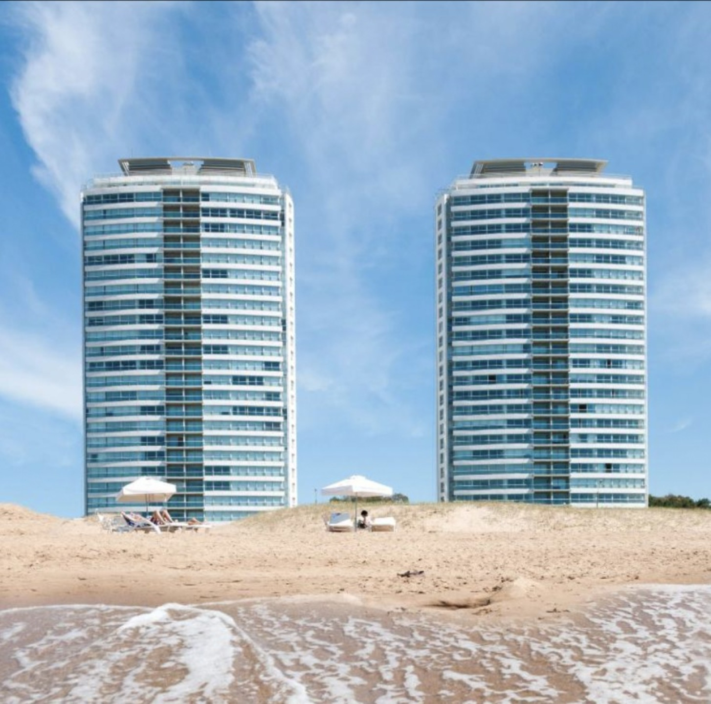 Fachada de la Torre Le Parc II — Playa Brava, Punta del Este