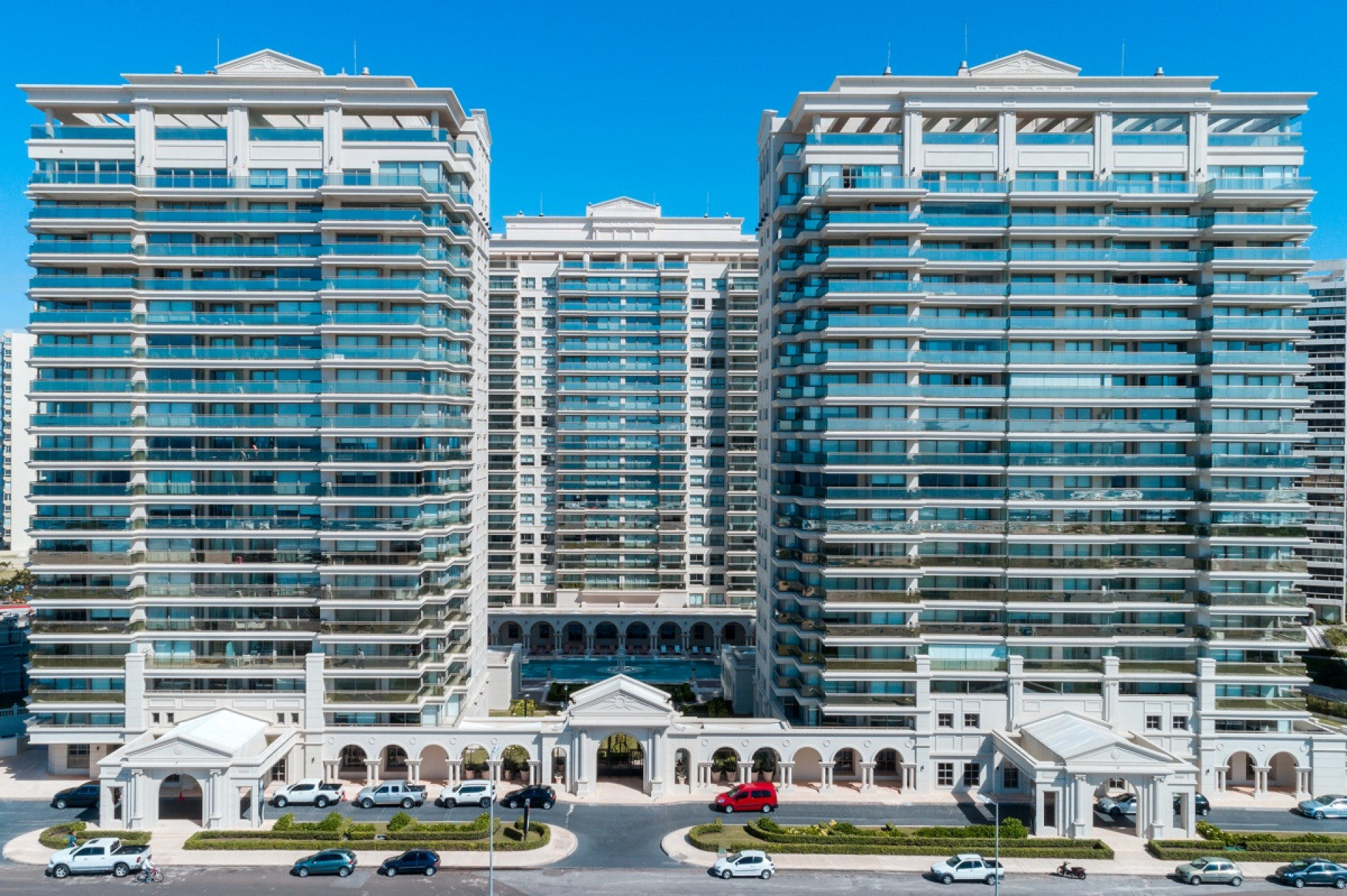 Fachada de la Torre Imperiale I y II — Playa Brava, Punta del Este