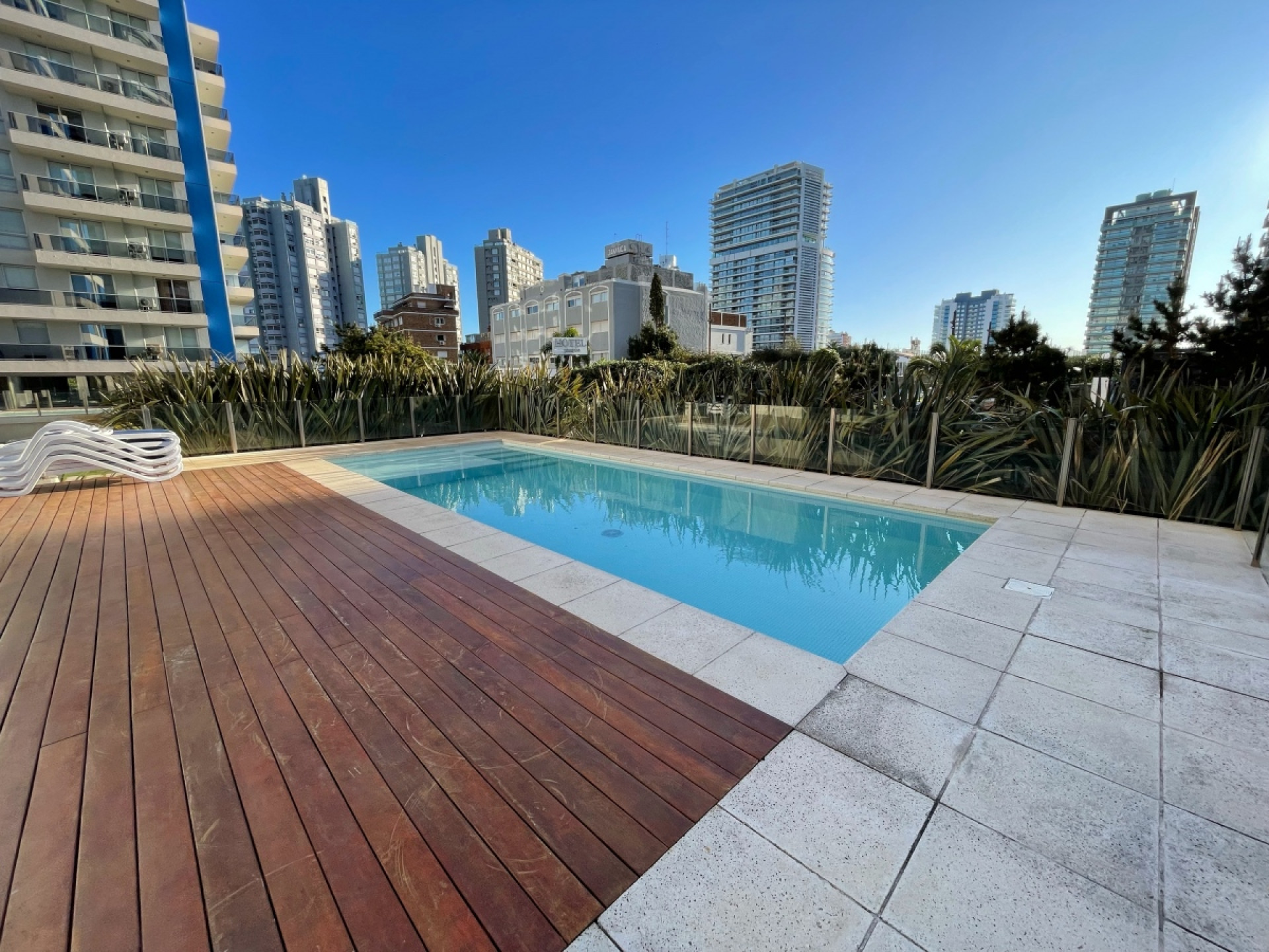 Fachada de Edificio Arenas del Mar II — Playa Brava, Punta del Este