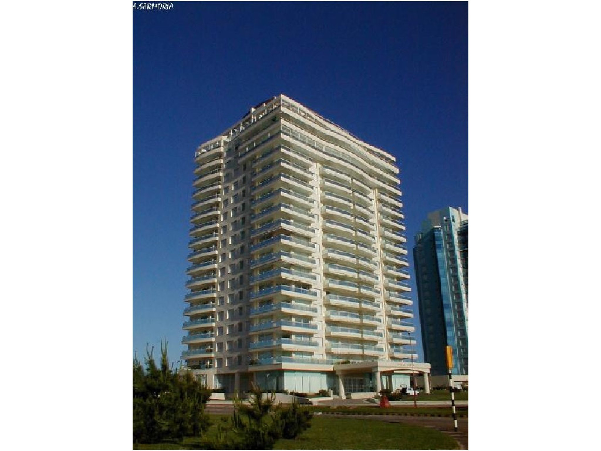 Fachada de Coral Tower — Playa Mansa, Punta del Este