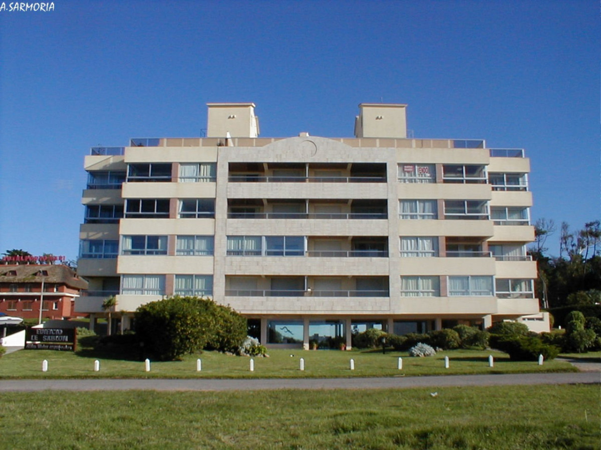 Fachada de Edificio Le Sablon — Playa Brava, Punta del Este