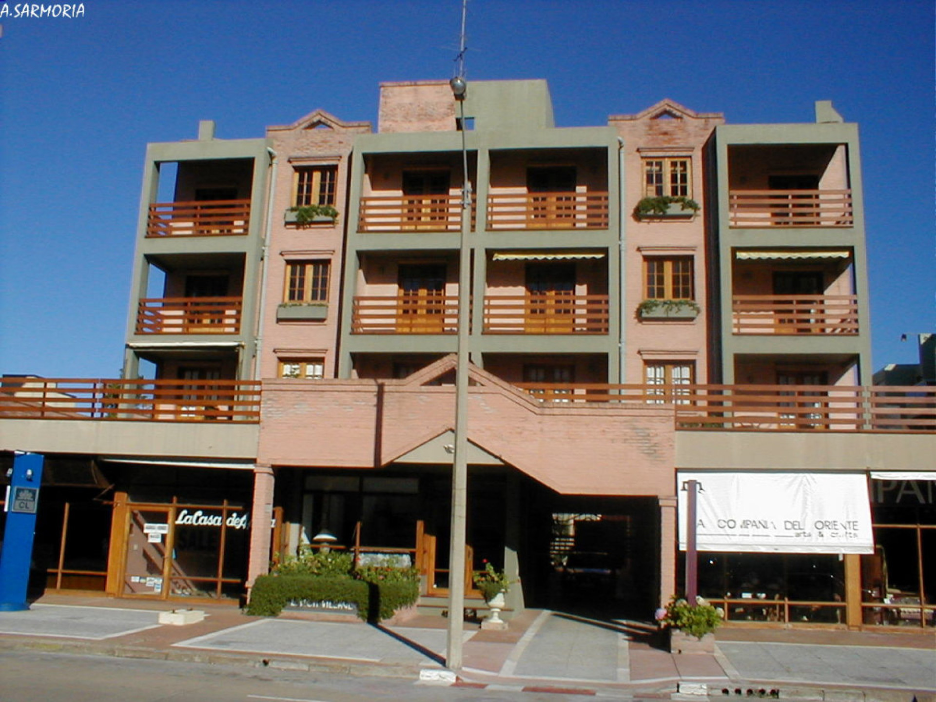 Fachada de Edificio Linton Village — Península, Punta del Este