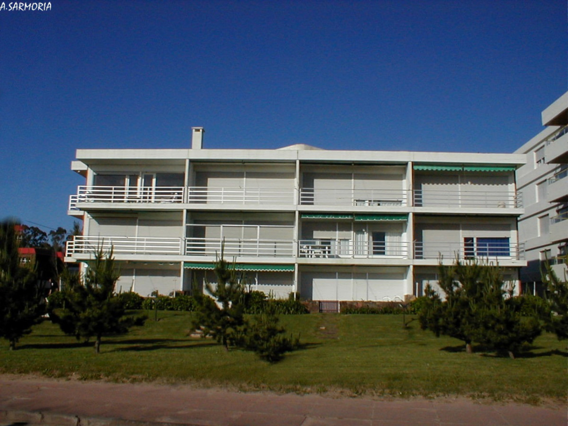 Fachada de Edificio Marevan — Playa Mansa, Punta del Este