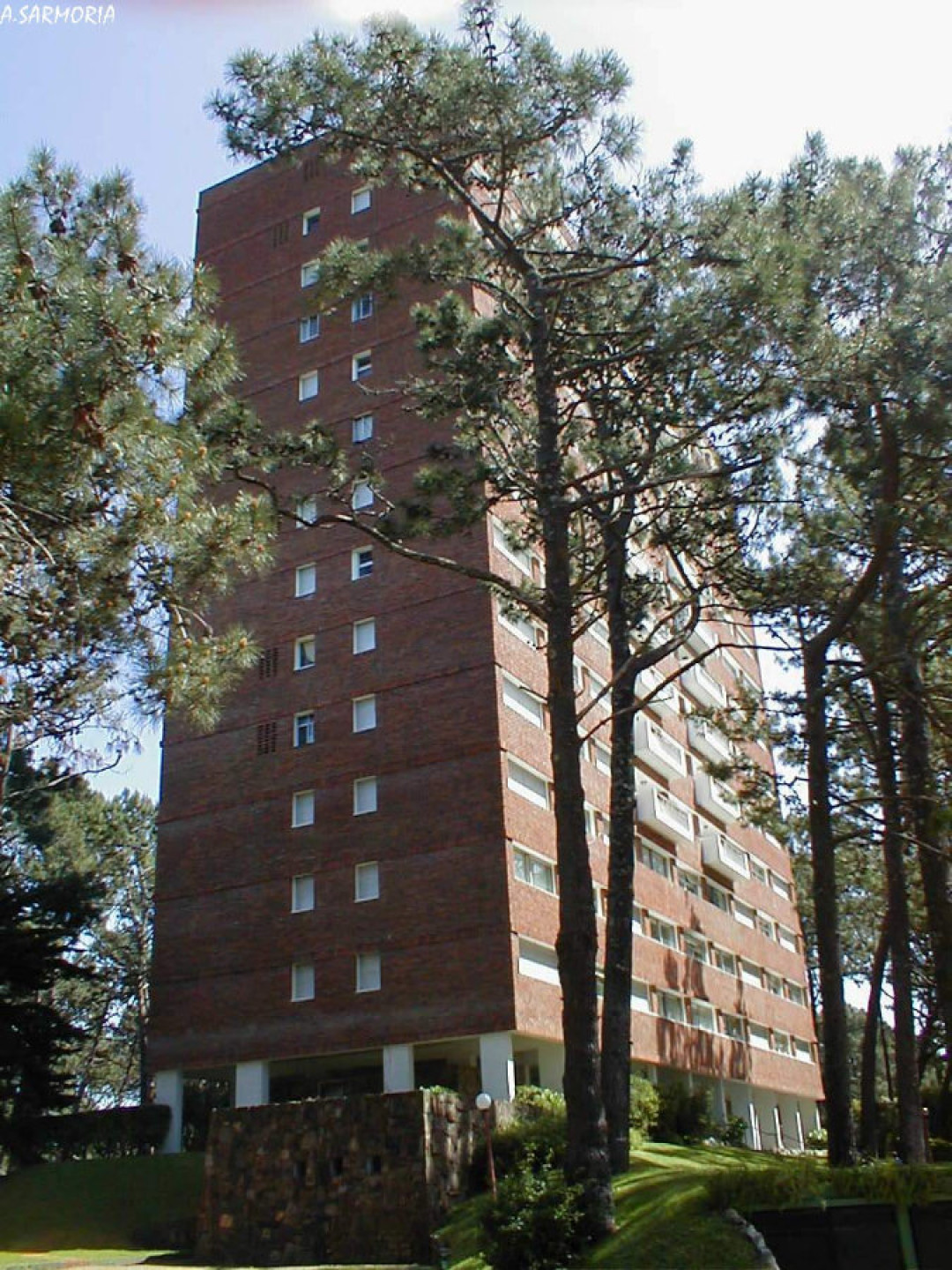 Fachada de Edificio Panoramico l - Arcobaleno — Playa Mansa