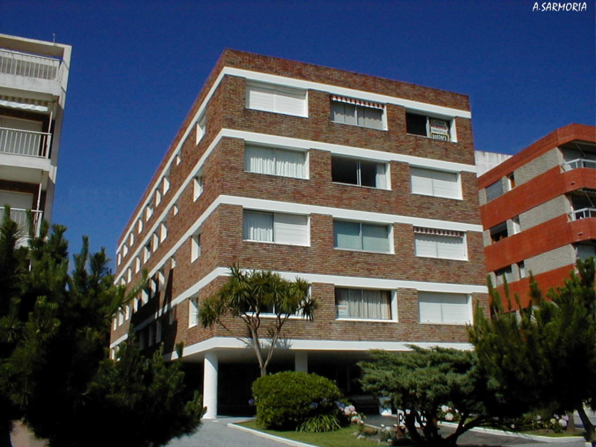 Fachada de Edificio Paracas — Playa Mansa, Punta del Este