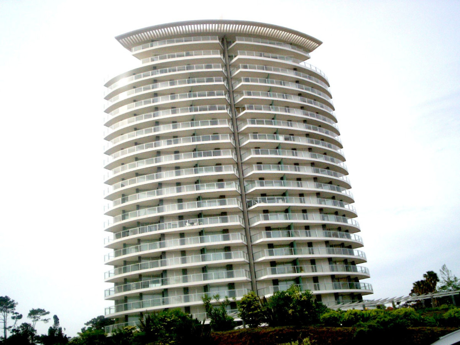 Fachada de Edificio Sea and Forest — Playa Mansa, Punta del Este