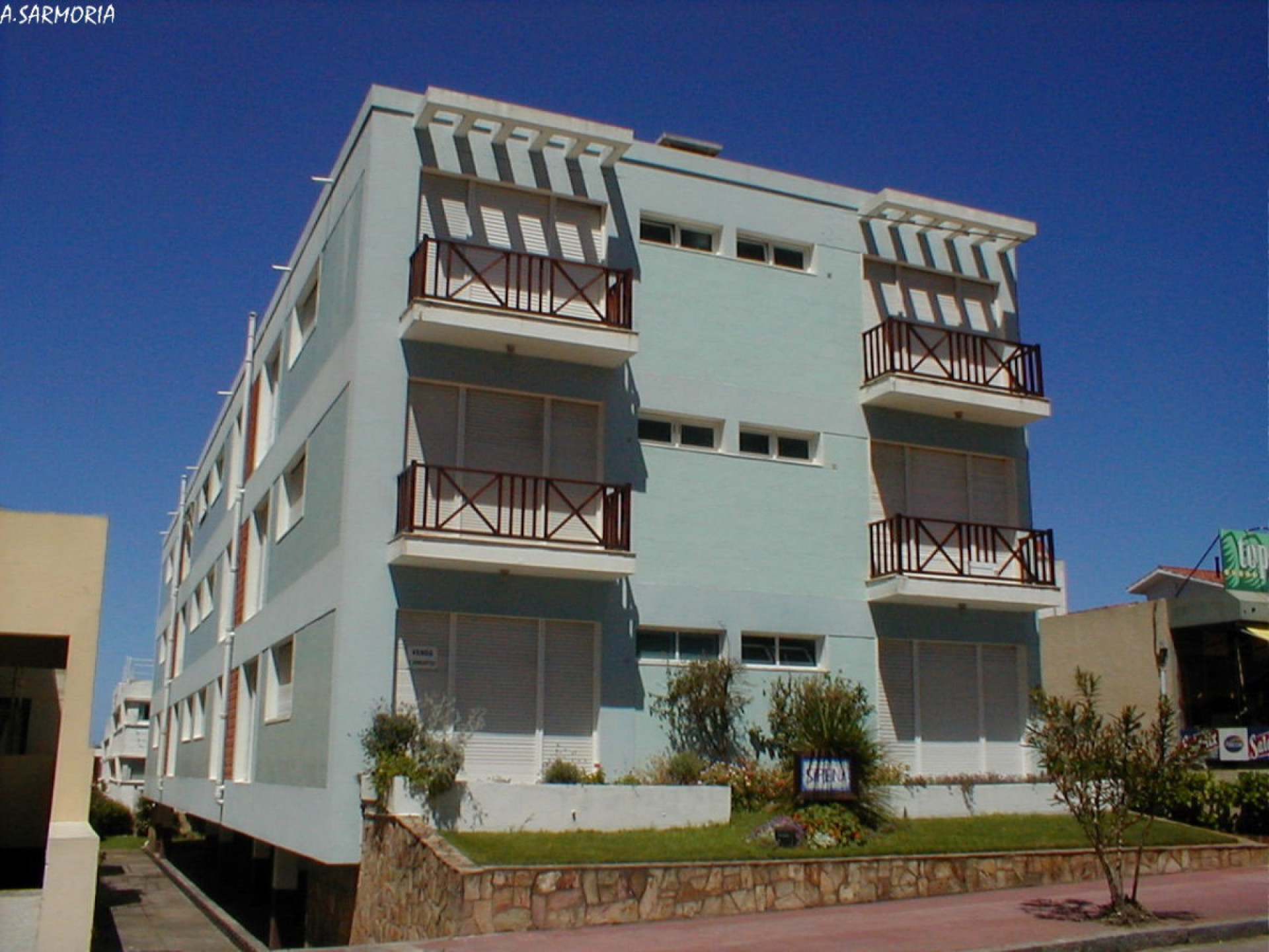 Fachada de Edificio Sirena — Península, Punta del Este