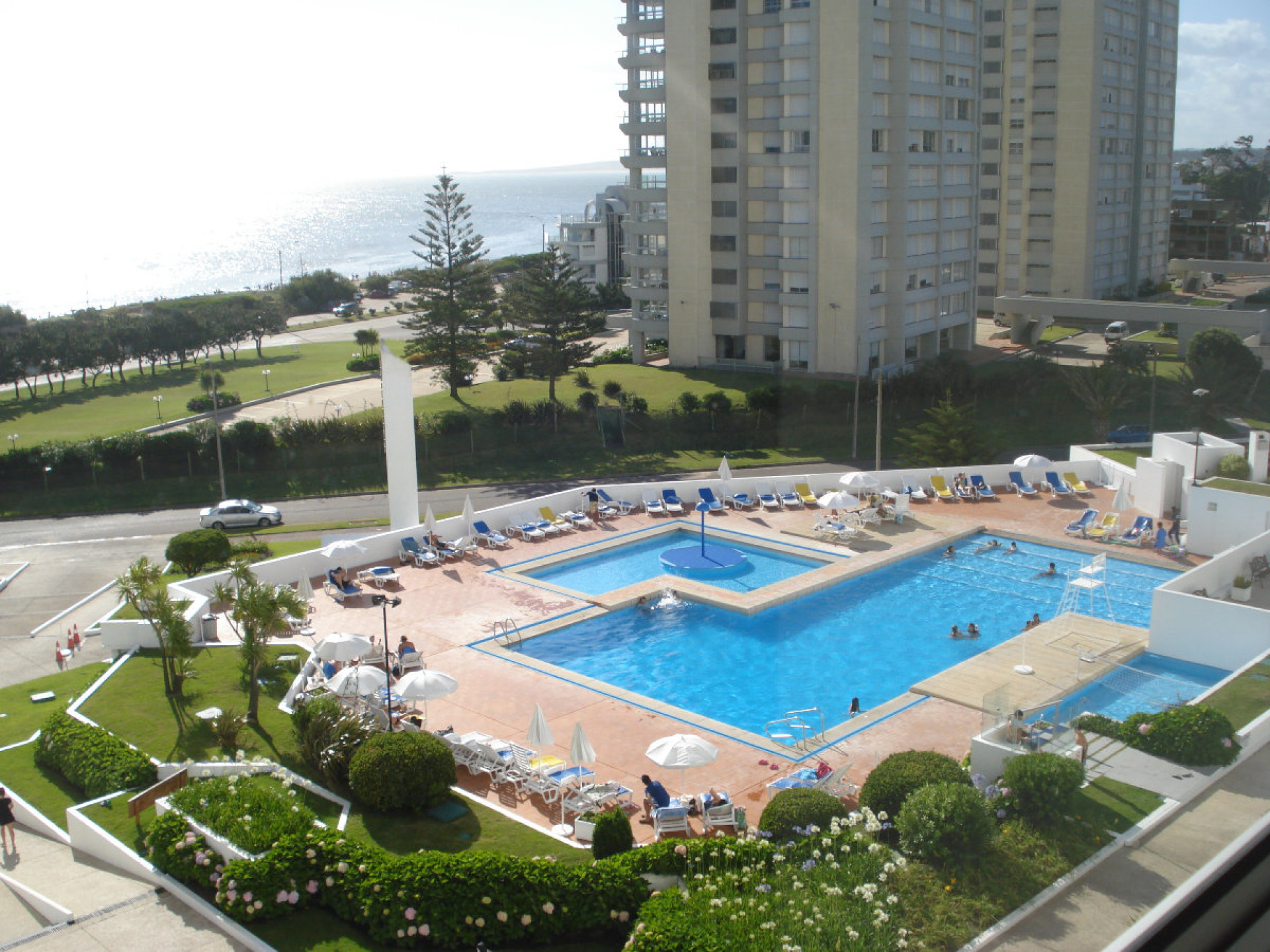 Fachada de la Torre Jefferson — Playa Mansa, Punta del Este