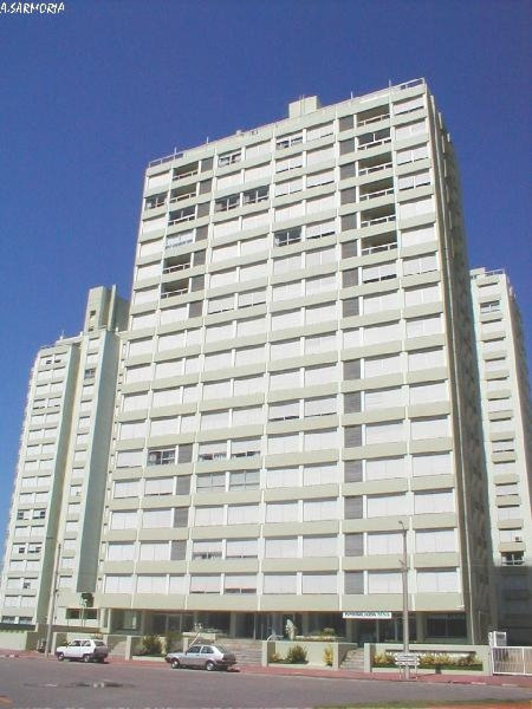Fachada de la Torre del Plata II — Playa Brava, Punta del Este
