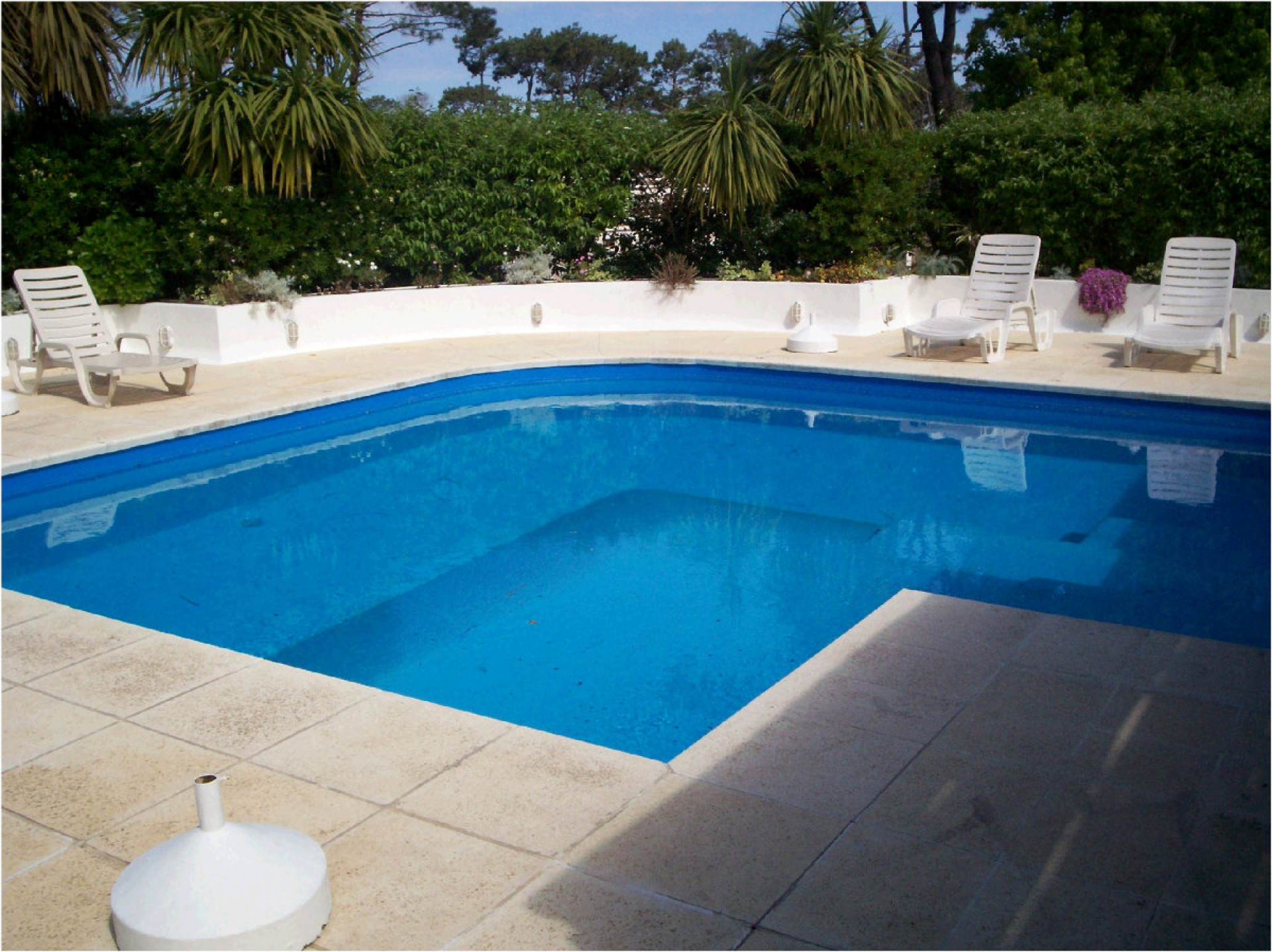 Fachada de Edificio Complejo La Loma — Playa Mansa, Punta del Este