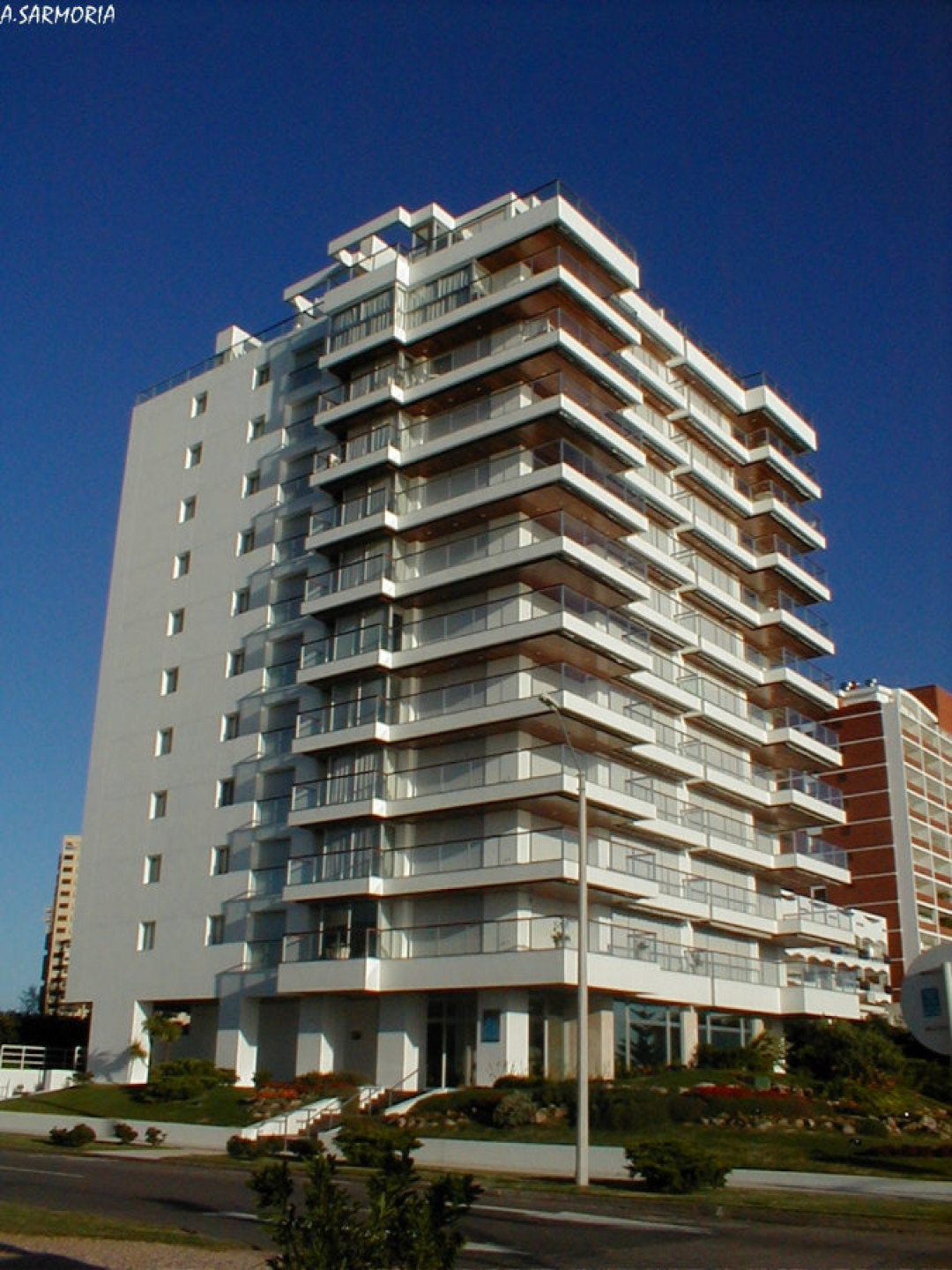 Fachada de Edificio Acuario — Playa Mansa, Punta del Este