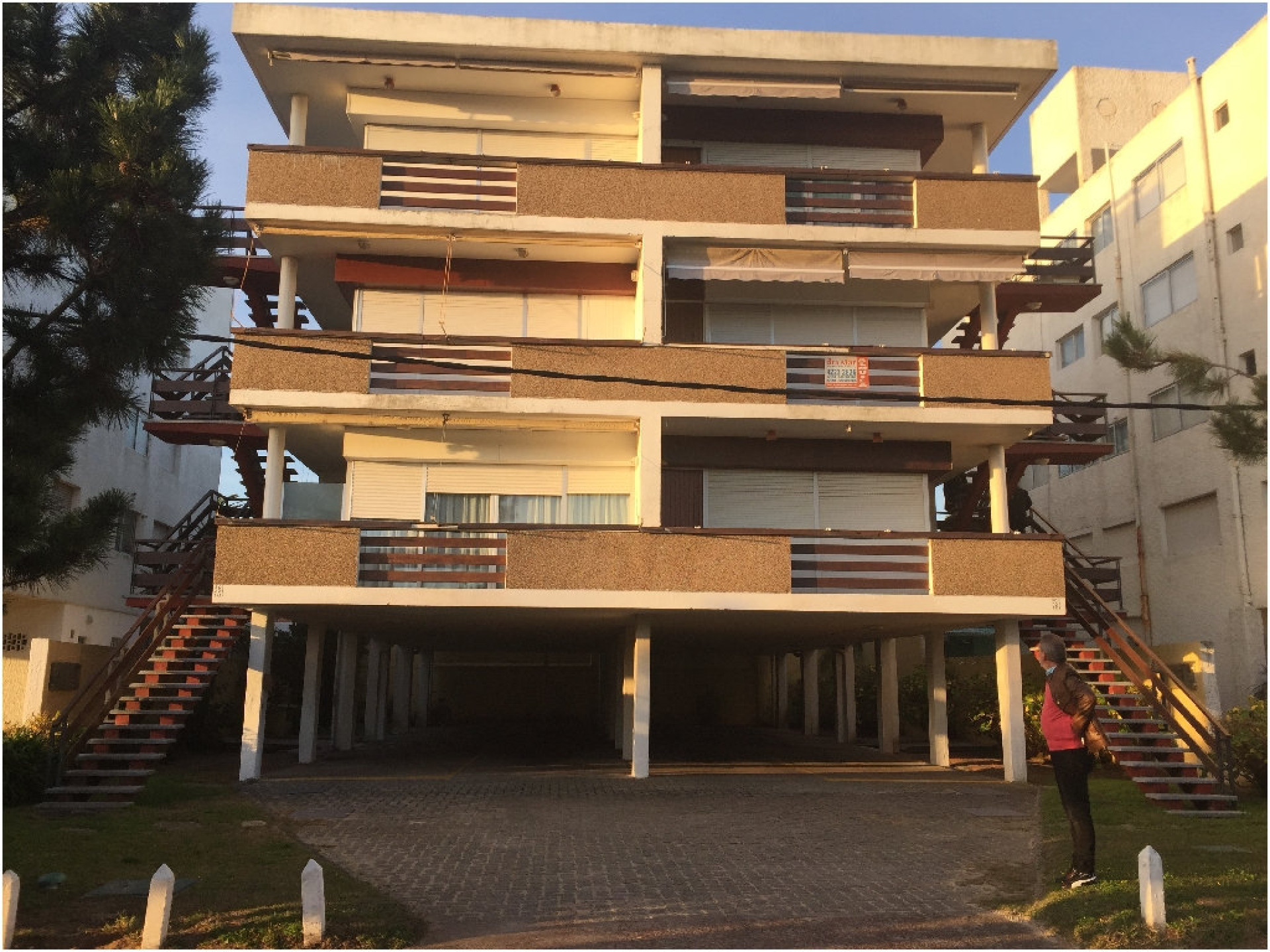 Fachada de Edificio Cairo — Playa Mansa, Punta del Este