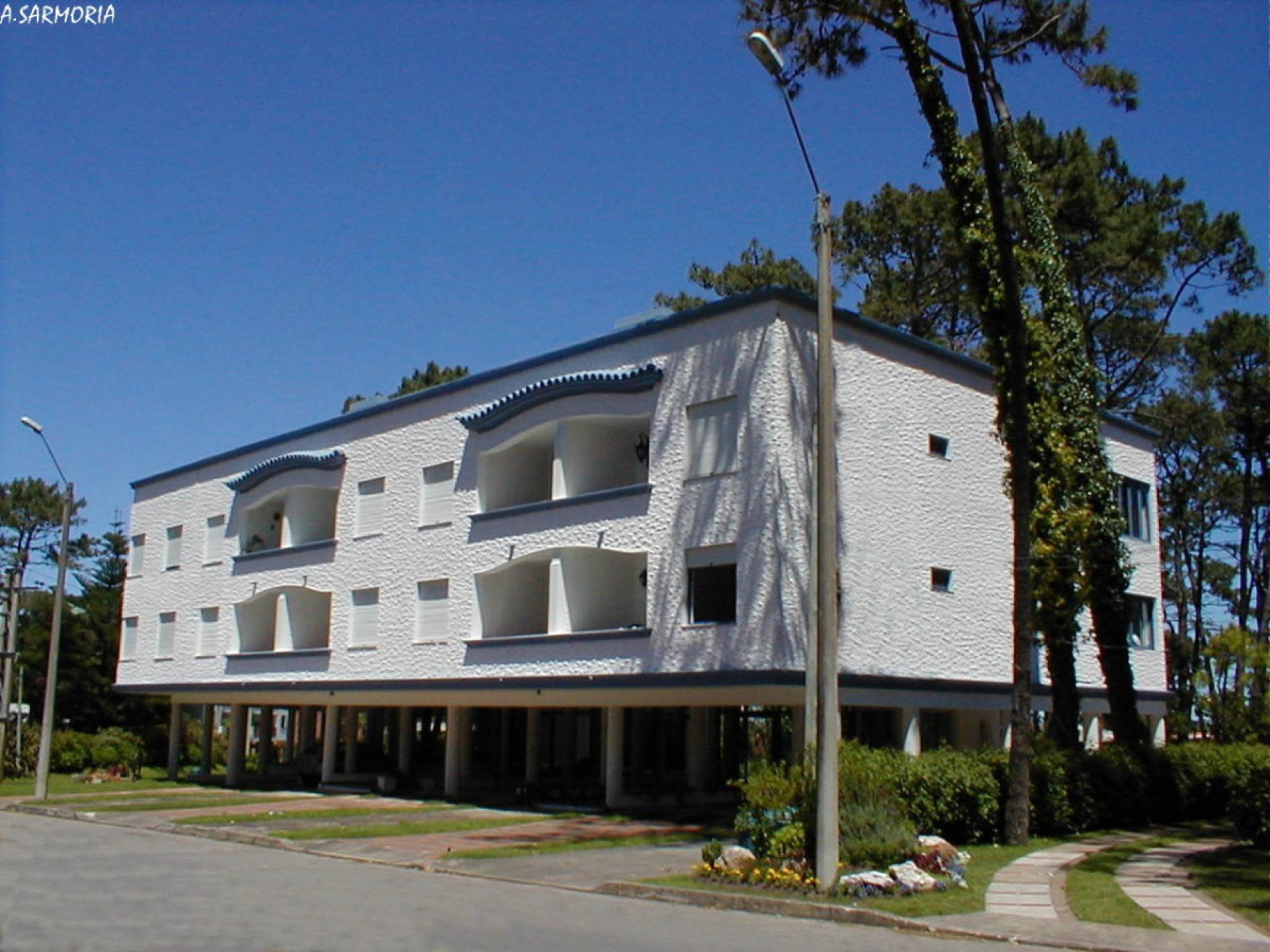 Fachada de Edificio Bahia Azul — Playa Mansa, Punta del Este