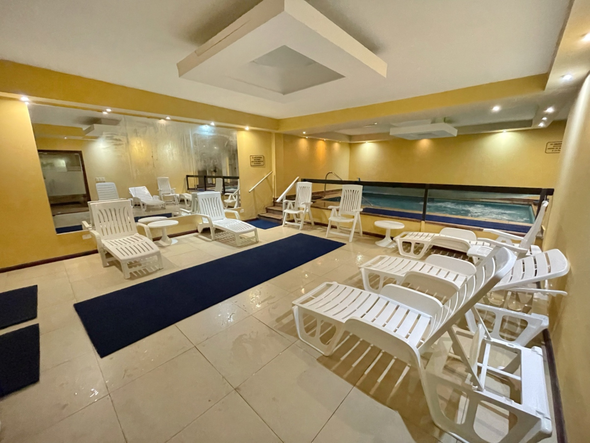 Fachada de Edificio Parquemar Center — Playa Brava, Punta del Este