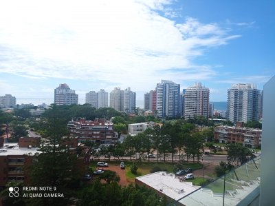 Penthouse en zona del Enjoy, piso alto con vista y en dos plantas