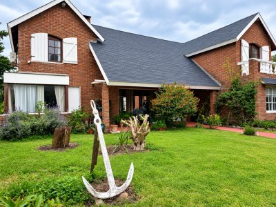 Se vende Chalet en Pinares a pasos del Mar 