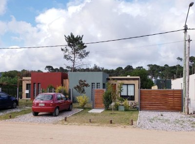 Casa minimalista en propiedad horizontal. Muy buena construcción