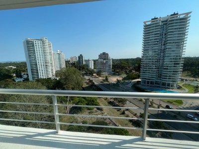 Venta de Apartamento de 3 Dormitorios 4 Baños 1 Suites con capacidad para 6 personas en 130 m2 en Punta del Este