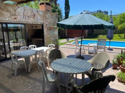 Alquiler de Casa GRANDE con Piscina Climatizada PlayRoom Parrillero Cerrado 4 Dormitorios 4 Baños y más