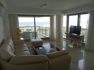 Venta - Apartamento frente a los dedos de punta del este