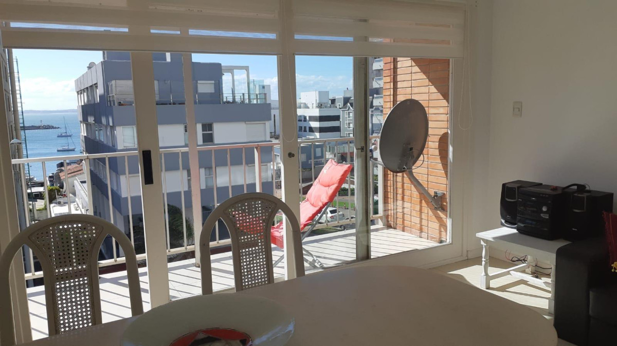 Apartamento Punta del Este, Península, sobre Av.Gorlero