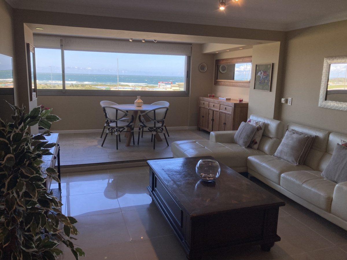 Imperiale , Punta del este, directo al mar