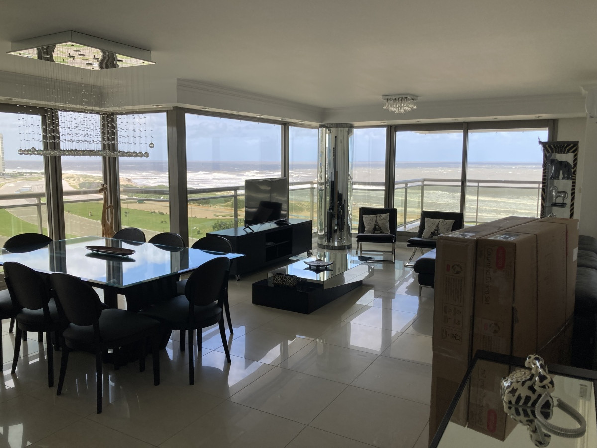 Venta - Impecable Apartamento 4 dormitorios 4 baños