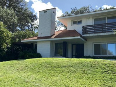 Casa de dos Plantas a la Venta en Rincón del Indio, Punta del Este