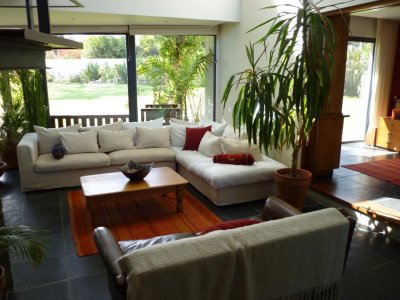 Venta - Casa de 3 dormitorios, moderna, Marly- Punta del este