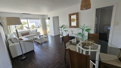 Edifico bajo a metros del puerto y del Faro de la Peninsula