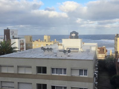 EDIFICIO BAJO, PENT HOUSE DUPLEX A UNA CUADRA DEL MAR