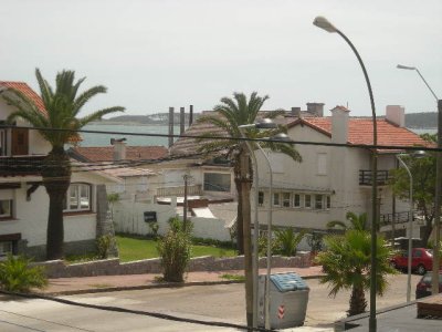 Hermoso apartamento en edificio bajo a dos cuadras del puerto