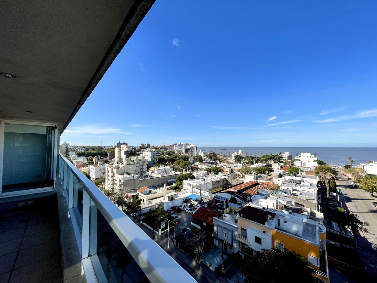 Venta con Renta Apartamento Tres Dormitorios Buceo Garaje y Box
