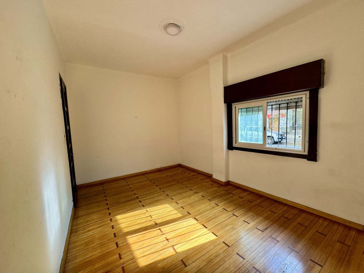 VENTA - APARTAMENTO 2 AMPLIOS DORMITORIOS - AL FRENTE - PLANTA BAJA - CENTRO