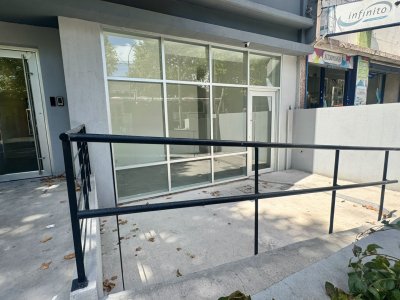 ALQUILER - LOCAL A ESTRENAR SOBRE AVENIDA 8 DE OCTUBRE - LA BLANQUEADA - 