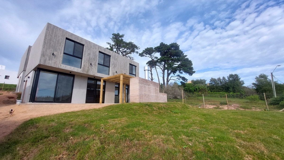 Venta - Casa a estrenar - 3 Dormitorios - Parada 42 de la Mansa - Punta del este 