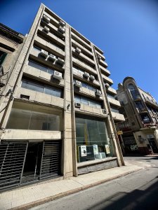 ALQUILER - OFICINA - IMPECABLE - CIUDAD VIEJA - MONTEVIDEO