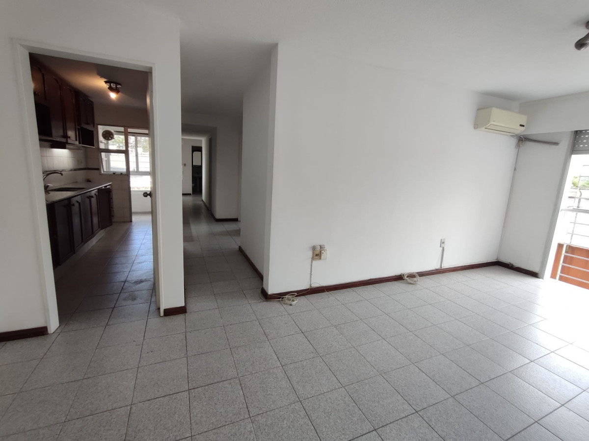 ALQUILER VENTA apto de 4 dormitorios en Montevideo.