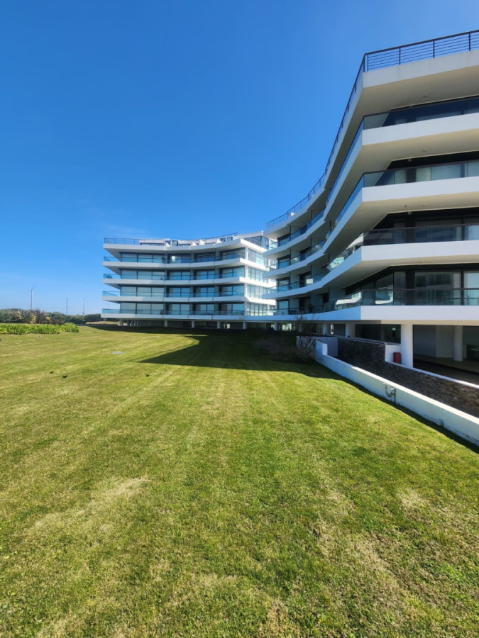 Apartamento de 3 dormitorios frente al mar en Punta del Este