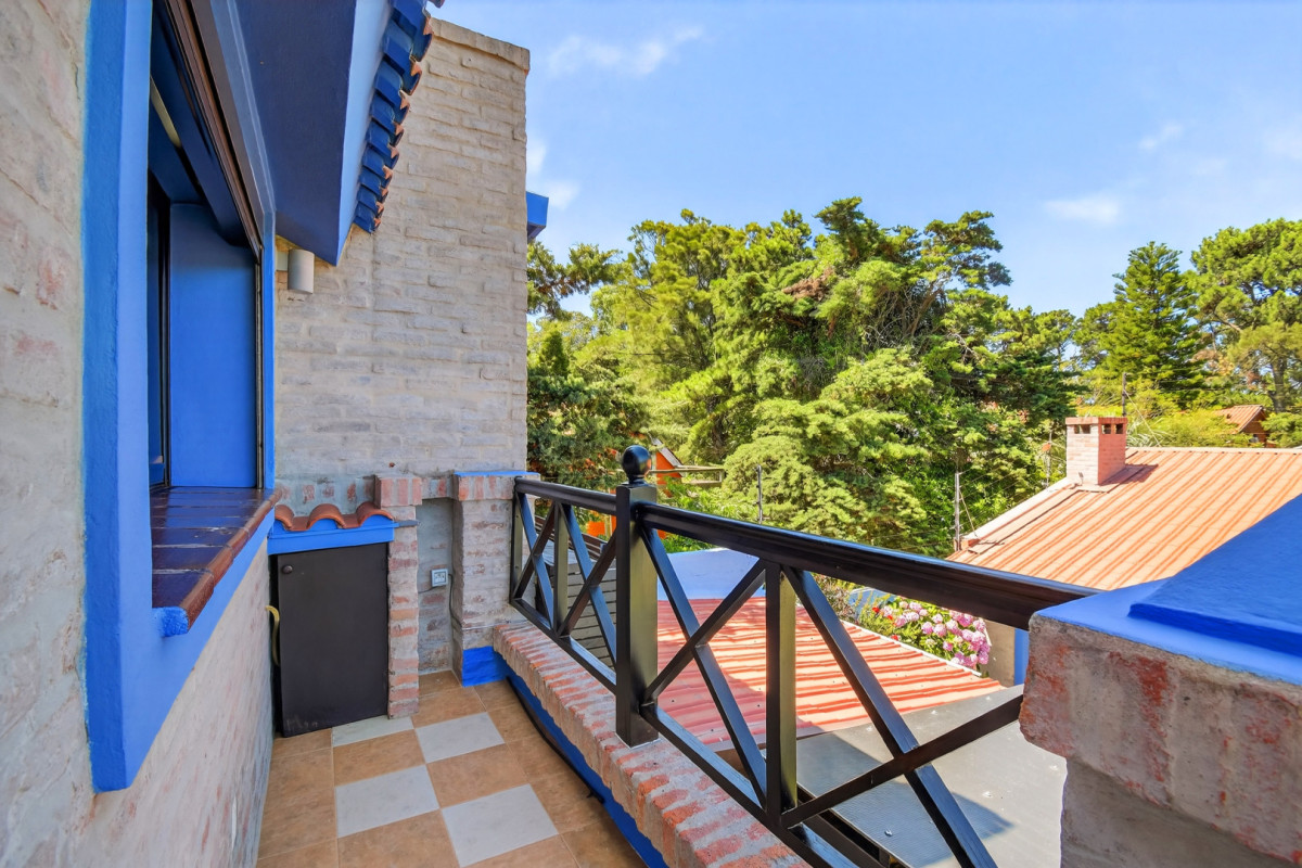 Casa de construcción tradicional en balneario premium: vistas al mar, calidad de vida y oportunidad de inversión