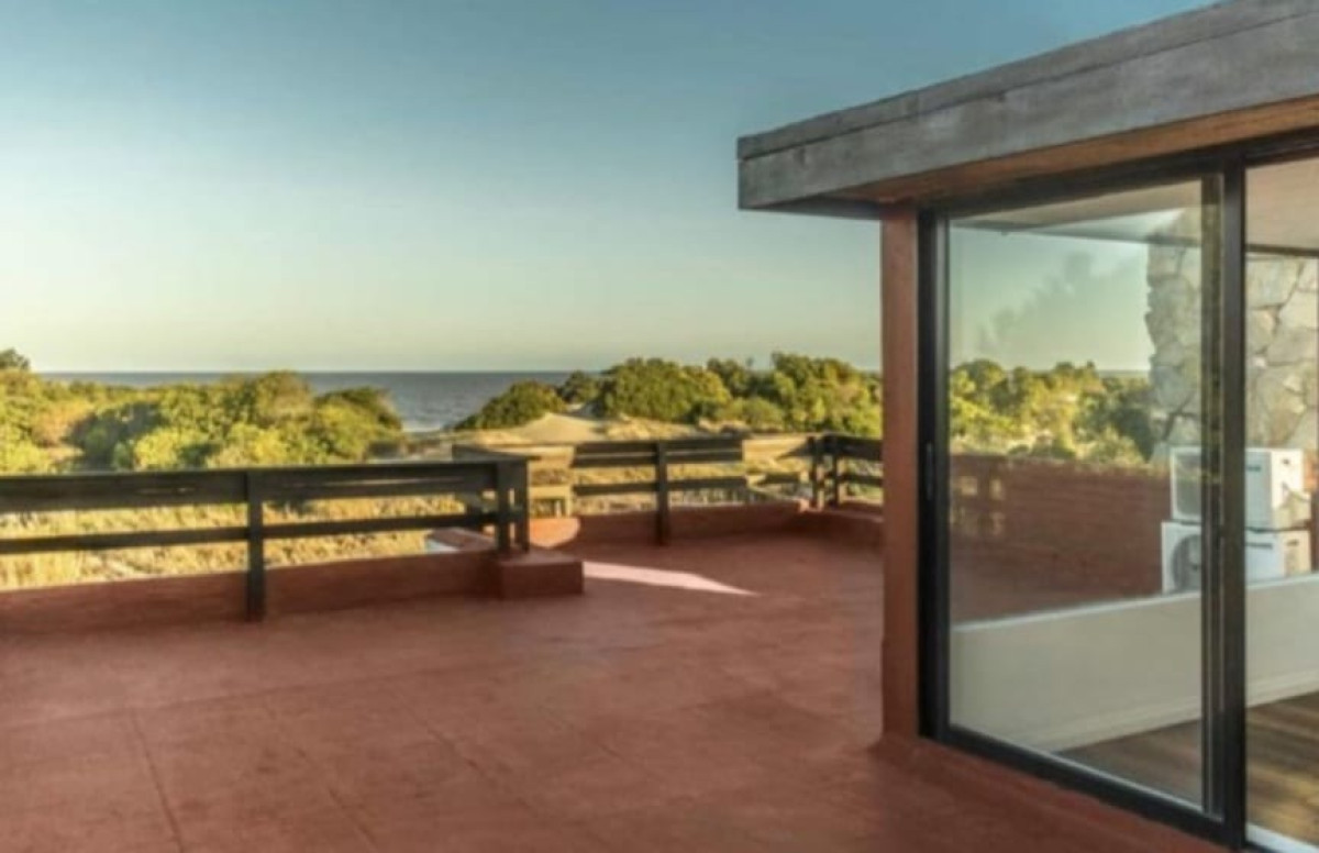 Hermosa casa vista a la playa