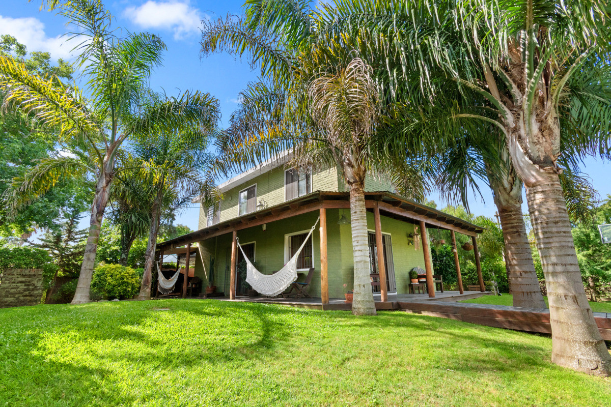 Casa de 4 dormitorios y piscina en Pinar Sur