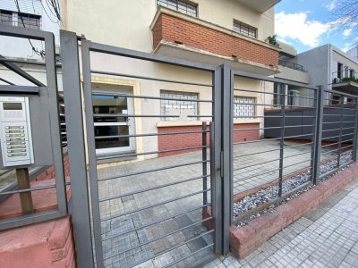 Apartamento de 2 dormitorios totalmente renovado en Punta Carretas.