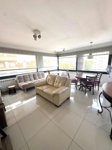 Divino y cuidado apartamento en alquiler anual a dos cuadras de Aevenida Roosevelt