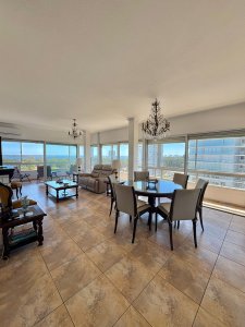 Divino Penthouse en venta sobre Roosevelt de 2 dormitorios