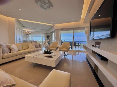 Maravilloso apartamento en primera linea playa mansa 