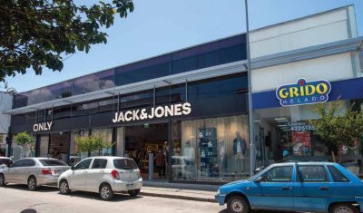 Divino local comercial en Alquiler a media cuadra de la Plaza de Maldonado