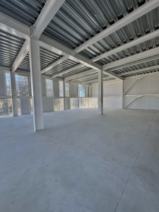 Importante local comercial en alquiler en la mejor esquina frente a la Terminal y a una cuadra de Av Roosevelt