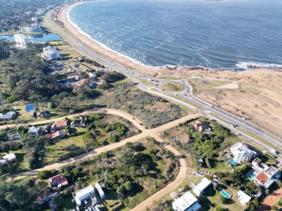 Divino y unico terreno a 100 mts del Mar en PIedras del Chileno 