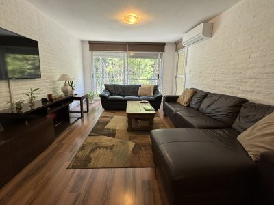 Venta apartamento de 3 dormitorios y cochera en Barrio Privado.